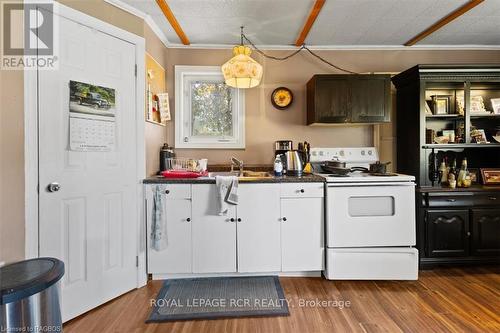 103701 Southgate Road 10, Southgate, ON - Indoor Photo Showing Kitchen With Double Sink