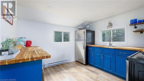 820 Pike Bay Road, Northern Bruce Peninsula, ON - Indoor Photo Showing Kitchen With Double Sink