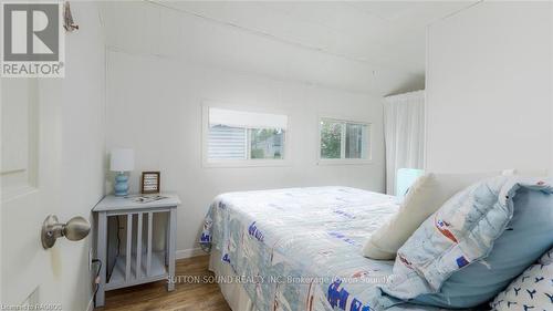 820 Pike Bay Road, Northern Bruce Peninsula, ON - Indoor Photo Showing Bedroom