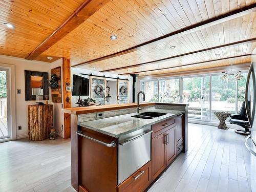 Cuisine - 2118Z Mtée Des Quatre-Lacs, Saint-Adolphe-D'Howard, QC - Indoor Photo Showing Kitchen With Double Sink