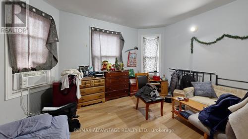 193 Wharncliffe Road N, London, ON - Indoor Photo Showing Bedroom