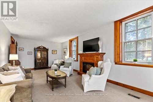 6782 Sixth Line, Centre Wellington, ON - Indoor Photo Showing Living Room