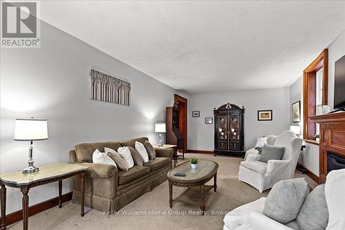 6782 Sixth Line, Centre Wellington, ON - Indoor Photo Showing Living Room