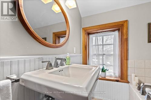 6782 Sixth Line, Centre Wellington, ON - Indoor Photo Showing Bathroom