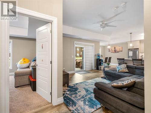 5840 Newman Boulevard Unit# 118, Lasalle, ON - Indoor Photo Showing Living Room