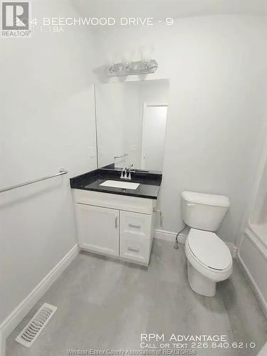 204 Beechwood Drive Unit# 3, Lakeshore, ON - Indoor Photo Showing Bathroom