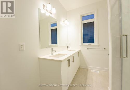 346 Monticello Avenue, Ottawa, ON - Indoor Photo Showing Bathroom