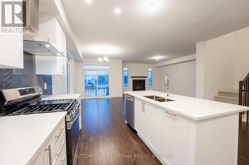 346 Monticello Avenue, Ottawa, ON - Indoor Photo Showing Kitchen With Double Sink With Upgraded Kitchen