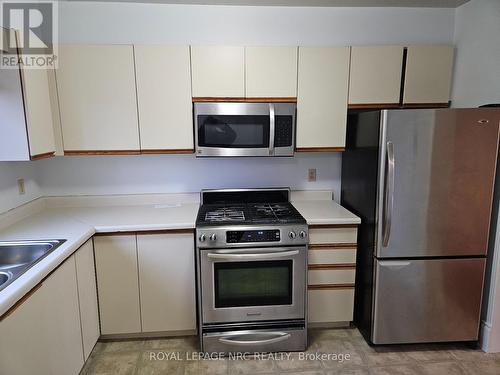 44 - 65 Dorchester Boulevard, St. Catharines (444 - Carlton/Bunting), ON - Indoor Photo Showing Kitchen