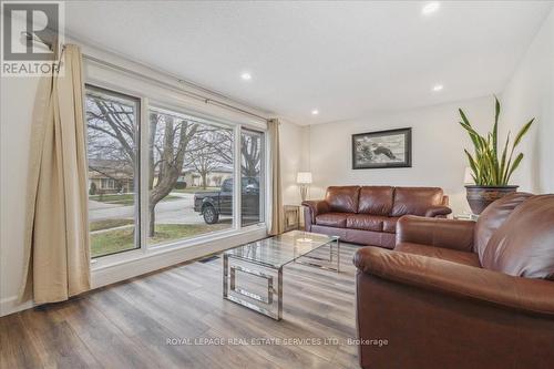 41 Kovac Road, Cambridge, ON - Indoor Photo Showing Living Room