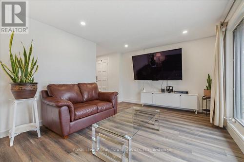 41 Kovac Road, Cambridge, ON - Indoor Photo Showing Living Room