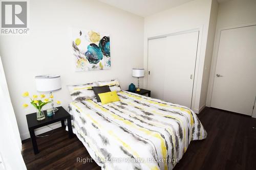 305 - 2093 Fairview Street, Burlington (Freeman), ON - Indoor Photo Showing Bedroom