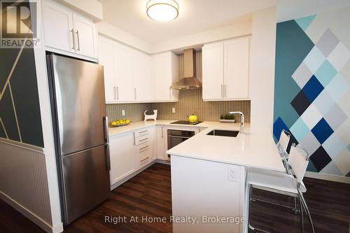 305 - 2093 Fairview Street, Burlington (Freeman), ON - Indoor Photo Showing Kitchen