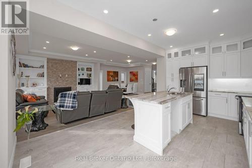 61 Eleanor Avenue, Hamilton (Eleanor), ON - Indoor Photo Showing Kitchen With Upgraded Kitchen