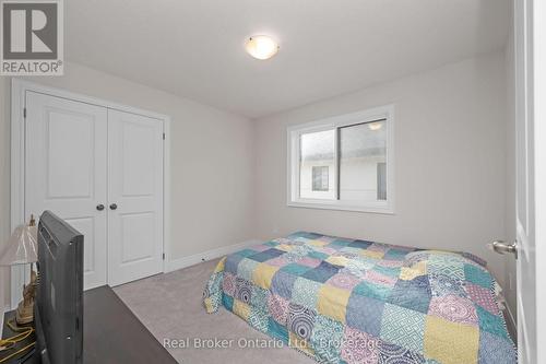 61 Eleanor Avenue, Hamilton (Eleanor), ON - Indoor Photo Showing Bedroom