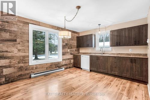 21111 Concession Rd 8 Road, South Glengarry, ON - Indoor Photo Showing Kitchen