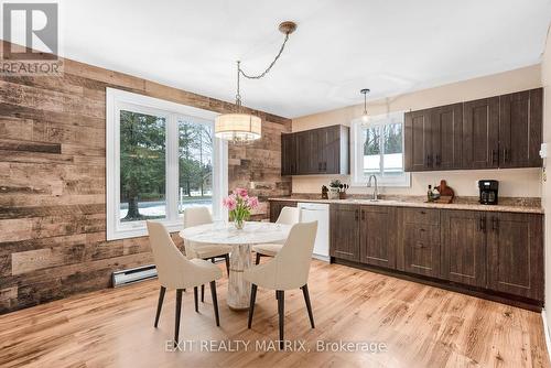 21111 Concession Rd 8 Road, South Glengarry, ON - Indoor Photo Showing Dining Room