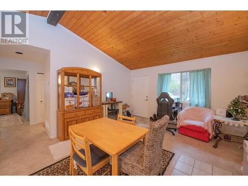 398 Albers Road, Lumby, BC - Indoor Photo Showing Living Room