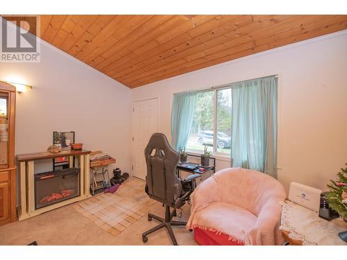 398 Albers Road, Lumby, BC - Indoor Photo Showing Office