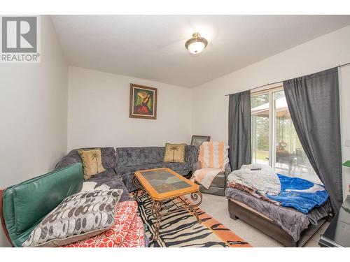 398 Albers Road, Lumby, BC - Indoor Photo Showing Living Room