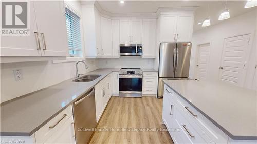 8 - 34 Upper Thames Lane Lane, West Perth (Mitchell), ON - Indoor Photo Showing Kitchen With Double Sink With Upgraded Kitchen