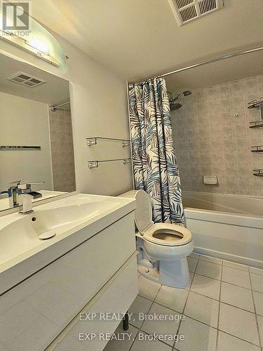 2402 - 600 Fleet Street, Toronto, ON - Indoor Photo Showing Bathroom