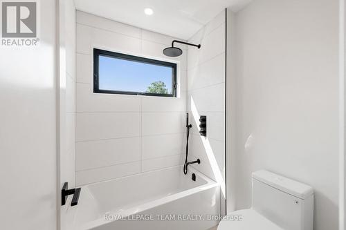 688 Hillcrest Avenue, Ottawa, ON - Indoor Photo Showing Bathroom