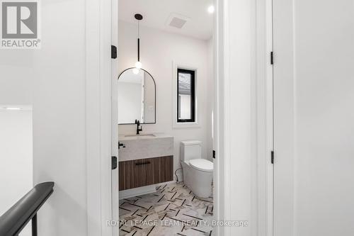 688 Hillcrest Avenue, Ottawa, ON - Indoor Photo Showing Bathroom