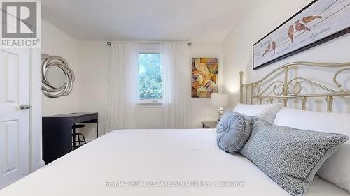 101 Brookview Drive, Toronto, ON - Indoor Photo Showing Bedroom