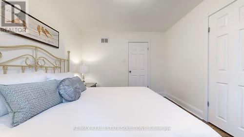 101 Brookview Drive, Toronto, ON - Indoor Photo Showing Bedroom