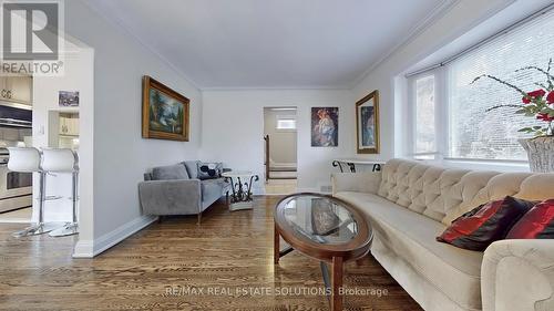 101 Brookview Drive, Toronto, ON - Indoor Photo Showing Living Room