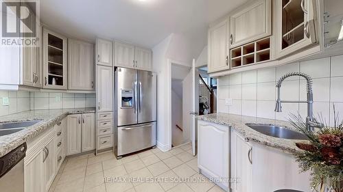 101 Brookview Drive, Toronto, ON - Indoor Photo Showing Kitchen With Upgraded Kitchen