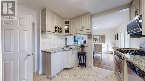 101 Brookview Drive, Toronto, ON - Indoor Photo Showing Kitchen