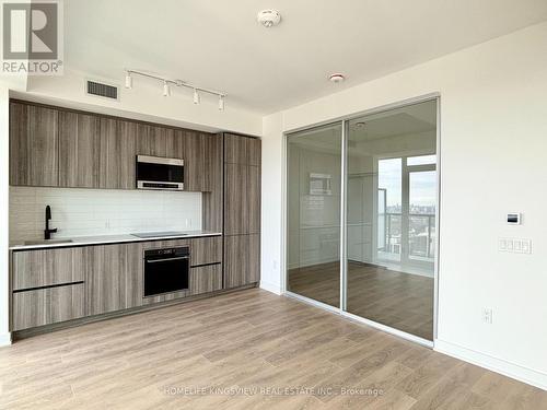 2711 - 127 Broadway Avenue, Toronto, ON - Indoor Photo Showing Kitchen