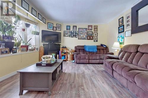 Main Fl - 327 Dover Street, Oshawa, ON - Indoor Photo Showing Living Room