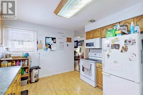 Main Fl - 327 Dover Street, Oshawa, ON - Indoor Photo Showing Kitchen