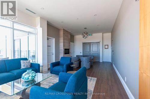 401 - 90 Orchard Point Road, Orillia, ON - Indoor Photo Showing Living Room