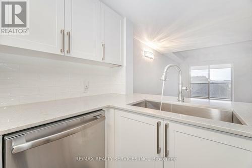 18 - 30 Via Rosedale, Brampton, ON - Indoor Photo Showing Kitchen