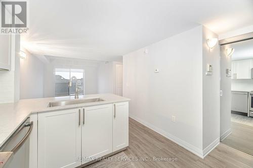 18 - 30 Via Rosedale, Brampton, ON - Indoor Photo Showing Kitchen