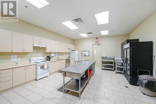 318 - 30 Via Rosedale, Brampton, ON - Indoor Photo Showing Kitchen