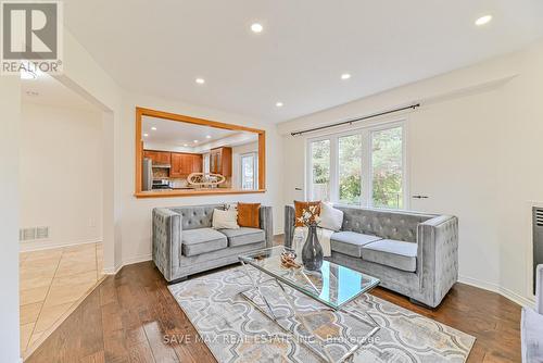 40 Eric Clarke Drive, Whitby, ON - Indoor Photo Showing Living Room