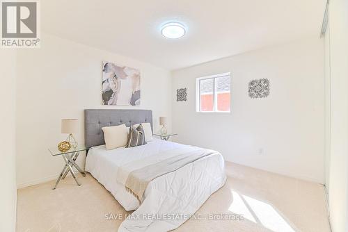 40 Eric Clarke Drive, Whitby, ON - Indoor Photo Showing Bedroom