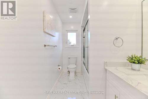 40 Eric Clarke Drive, Whitby, ON - Indoor Photo Showing Bathroom