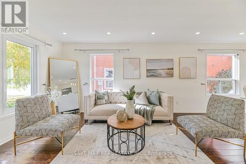 40 Eric Clarke Drive, Whitby, ON - Indoor Photo Showing Living Room