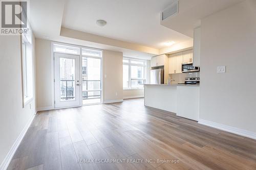 123 - 1577 Rose Way, Milton, ON - Indoor Photo Showing Kitchen