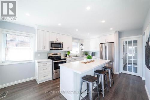 380 East 19Th Street, Hamilton, ON - Indoor Photo Showing Kitchen With Upgraded Kitchen