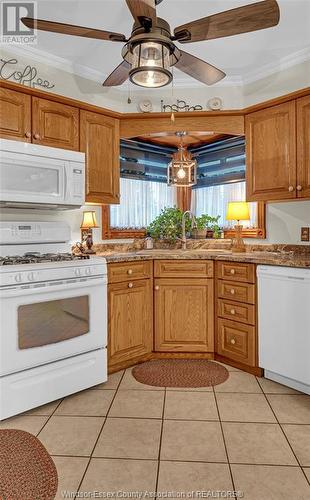 1352 Road 5 East, Kingsville, ON - Indoor Photo Showing Kitchen