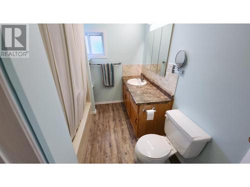 Bathroom - 5870 Okanagan Street, Oliver, BC - Indoor Photo Showing Bathroom