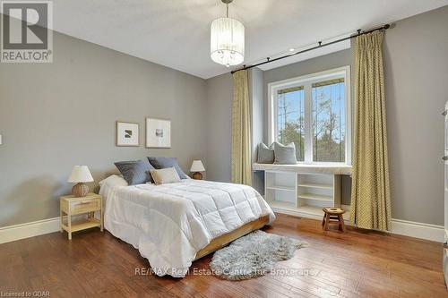 209 Hume Road, Puslinch, ON - Indoor Photo Showing Bedroom