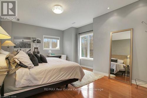 209 Hume Road, Puslinch, ON - Indoor Photo Showing Bedroom